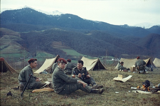 En fin d'une journée d'instruction le bivouac est monté 