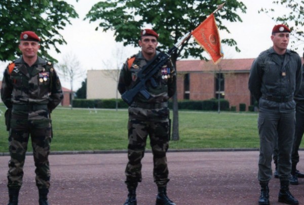 L' avers du Fanion est en harmonie avec le foulard d' identification de la compagnie La C.B.I. a conservé la couleur ORANGE de la 11° Compagnie ."