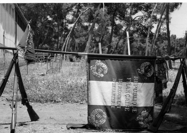  en juin 1958 le Drapeau du 18° RCP est photographié à CONSTANTINE