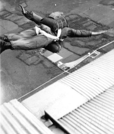 Autre belle sortie en croix du JU 52  ensemble parachute T 5 U.S. Zone de Saut de NIEUPORT