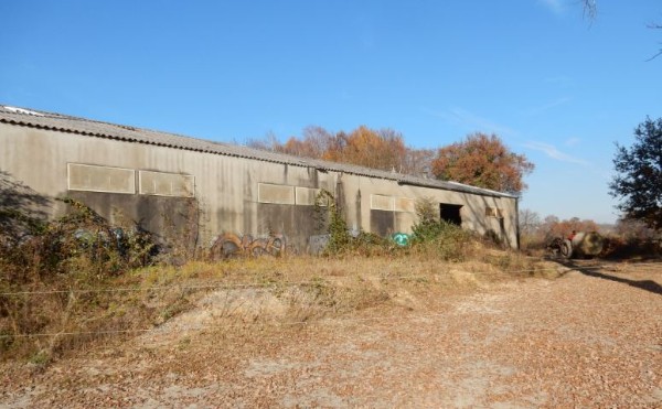 Ce vieux batiment aux abords douteux pourrait bien être le pas de tir 