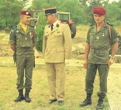 Capitaine Henri CHAUDRON,( X pour un Adieux aux Armes ?) Lieutenant Colonel Michel de FRITSCH - tout jeune retraité- vient d' être décoré de la Croix d' Officier dans l' Ordre National  du Mérite