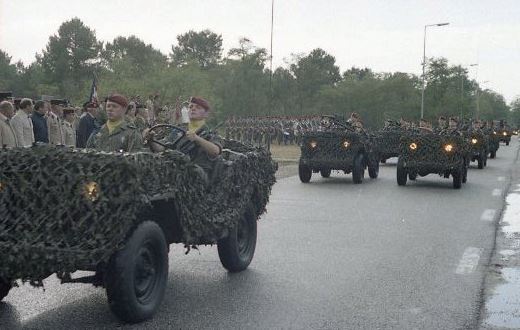 Défilé de Section d'Eclairage et de Reconnaissance  SER