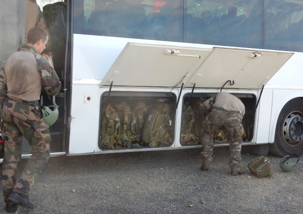  Les parachutes ne se réintègrent pas au point de regroupement mais à l' embarquement 