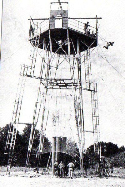    La tour d' entrainement au saut du CETAP .C' était une tour de départ .