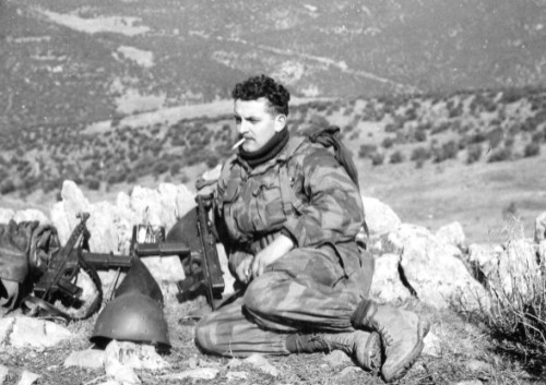 Photo en hiver dans l' AURES sur un piton avec la Section de Commandement d'une Compagnie