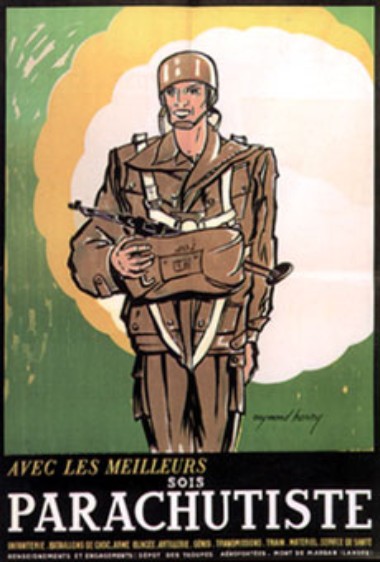 Une affiche destinée au recrutement montre un fier parachutiste équipé d'un parachute T 5 US - Pistolet Mitrailleur STEN arrimé en diagonale sous le ventral - Cette affiche correspond à l' époque illustrée  par le Mouchoir d' Instruction Parachutiste .   