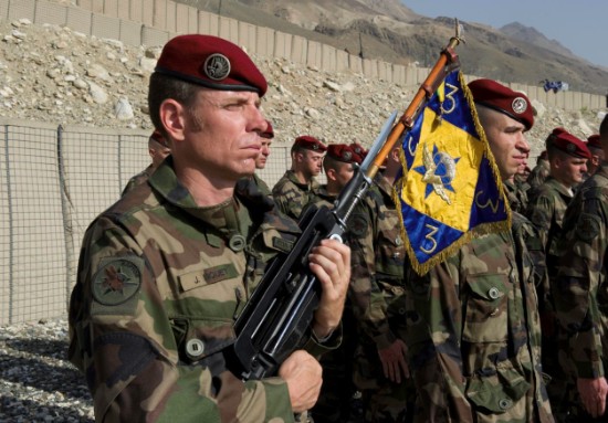 Fanion de la 3° Compagnie qui compose le sous Groupement Tactique Interarmes charlie : Fanion au modèle 1972 décoré de la Médaille Militaire au LIBAN ( DRAKKAR )