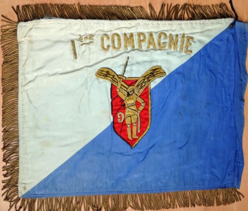 Fanion rectangulaire et frangé or de la 1° Compagnie commandée initialement par le Capitaine Jacques PORTALIS 