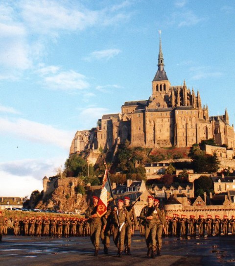   Le 9° R.C.P. sera toujours fidèle à une tradition de pèlerinage annuel sur le site du MONT en particulier à l'occasion de la SAINT MICHEL 