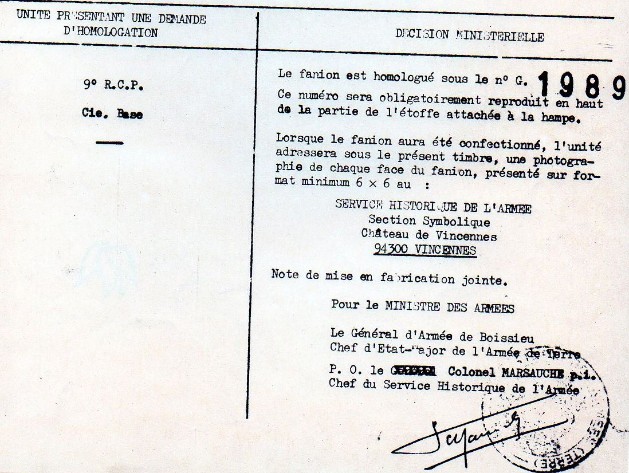 Dossier d'homologation du Fanion de la COMPAGNIE de BASE ( CB) sous le numéro G 1989 .