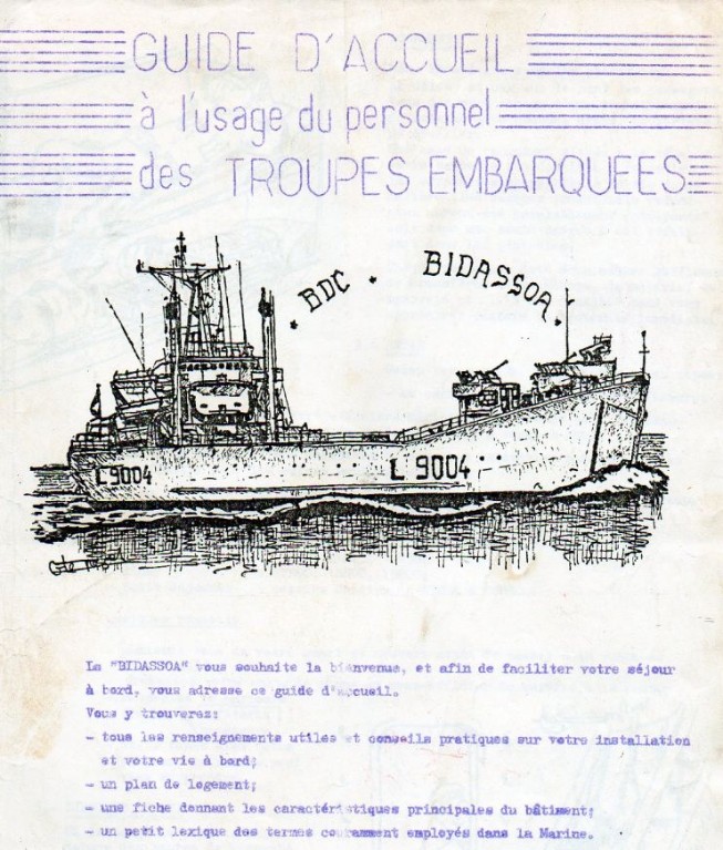 " Une fois au SENEGAL , des transports de troupes plus petits , du type BDC BIDASSOA ,prirent le relais du FOCH .A cet effet un guide d' accueil à l'usage des troupes embarquées a été distribué "