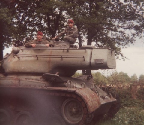 Lionnel BALLEDAN et D. STEMMER se sont improvisés tankistes en Mai 1975 