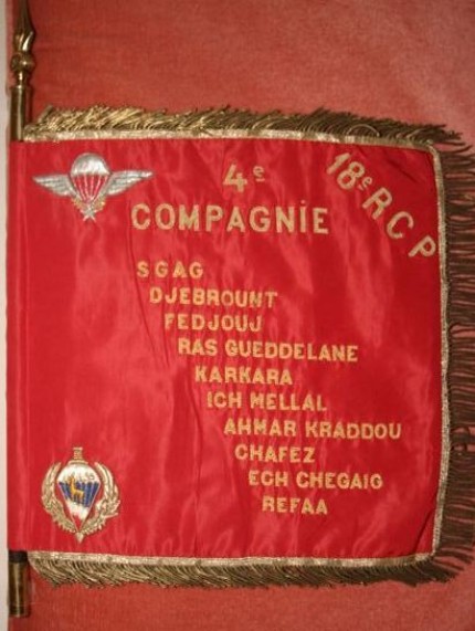 Fanion en soie ,souvenir offert au Capitaine NECTOUX commandant la 4° Compagnie