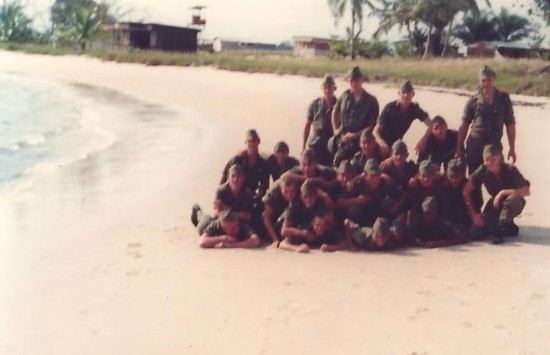 Photo de groupe sur la Plage POINTE DENIS