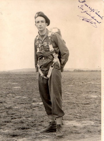 Le Lieutenant Colonel Julien BONGEOT - lui aussi parachutiste SAS a terminé sa carrière au Camp d' IDRON comme Commandant en Second du 1°R.C.P..Il avait coutume lors du rassemblement régimentaire hebdomadaire de faire crier "Hip Hip Hip Hourra" pour le Colonel M.BRENAC après lui avoir proclamé "Ton Régiment à tes ordres mon Colonel"