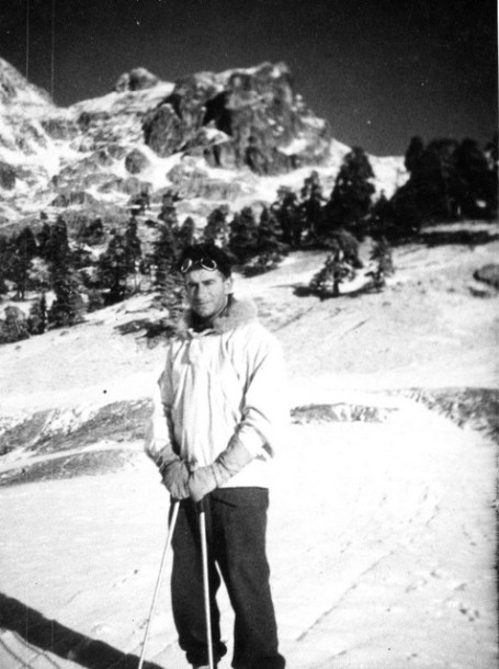  Le lieutenant Roger PHILIPPON porte un anorack type Troupes de Montagne