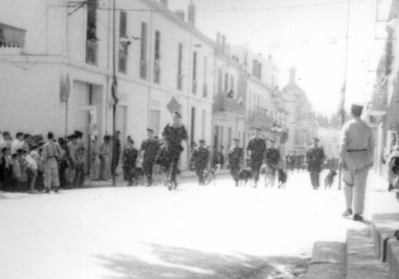 le peloton cinophile dont la mission principale est de garder les cantonements du Régiment.