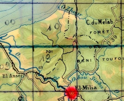      " Le Sous Groupement" Passe Montagne" (9° RCP )est aux ordres du lieutenant Colonel BUCHOUD .Il est engagé immédiatement à l' est de la cote 701. L' échelle du calque est donnée par la distance d' environ 1 kilomètre  entre les cotes 701et 671.L' action du 9° RCP se situe dans le carré marqué 19 "