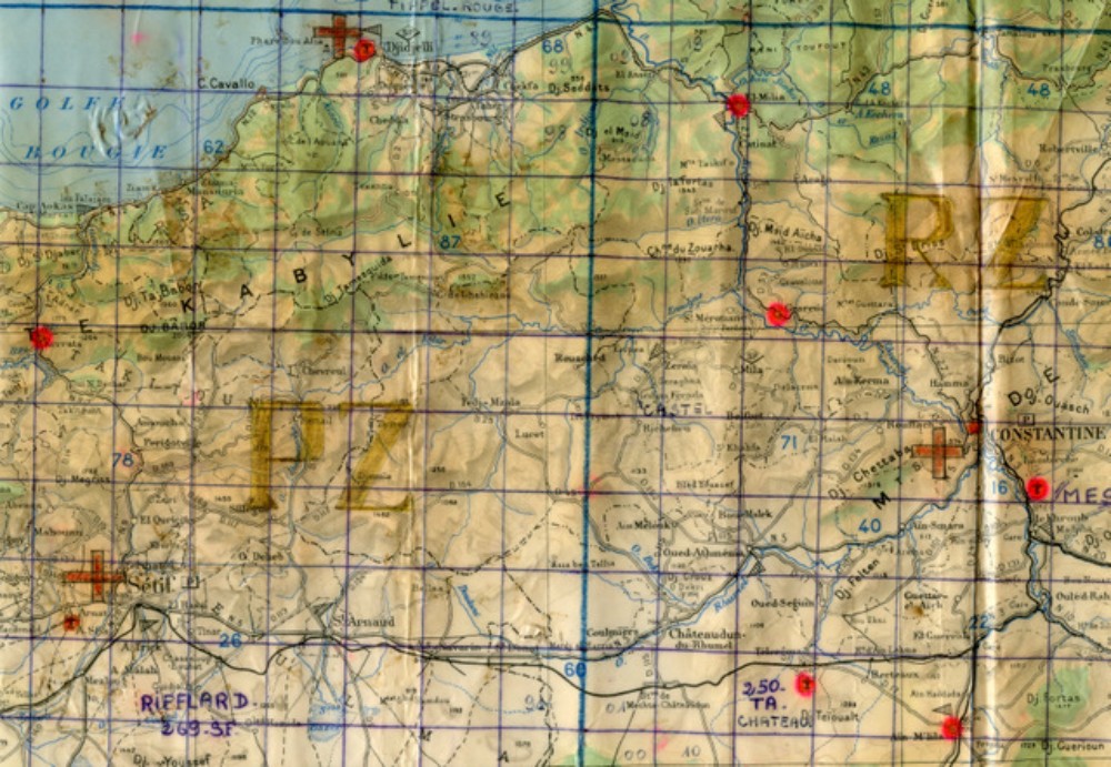 Le 25 Décembre à 16 heures le 9° RCP part pour CONSTANTINE .L' itinéraire suivi ne semble pas le plus court mais certainement le plus roulant et le plus sur .Route cotière vers le Sud Ouest CAVALLO puis LES FALAISES.Plein Sud SETIF par les GORGES de KERRATA .Plein Est par Saint ARNAUD CHATEAUDUN du RHUMEL.Nord Est  CONSTANTINE .Le Régiment arrive à destination à 24 heures .  