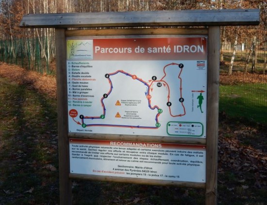 Deux panneaux pédagogiques nous en disent plus sur le Parcours Santé et le Parcours V.T.T.Nous pouvons situer l'atelier N° 13 (dans un rond vert) évoqué au début de notre visite