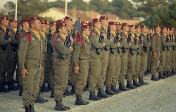 .Belle présentation des ROUGES sous les ordres du Capitaine Georges PERIE "