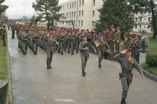 Défilé des BLEUS (Compagnie d' Appui ) Capitaine CHAUDRON