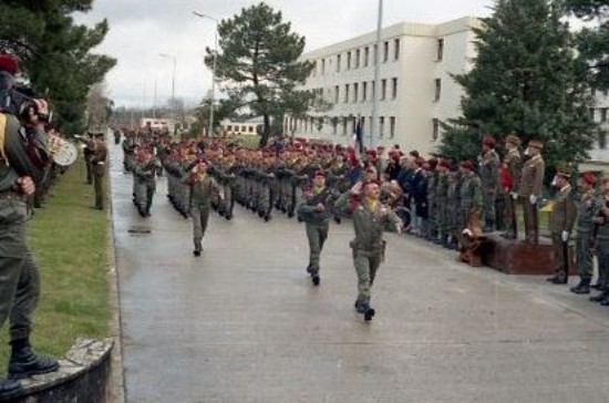 Défilé des ROUGES ( 2°Compagnie )Capitaine G.PERIE