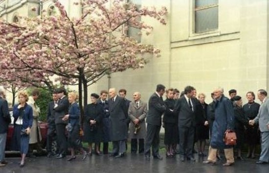 Condoléances à la sortie de l' office religieux