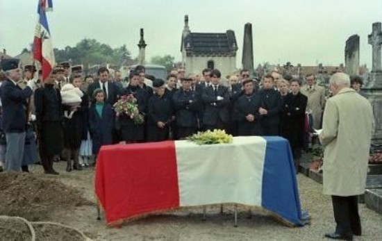 Dernières prières avant l'inhumation