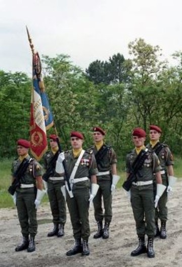 Honneurs au Drapeau et sa présentation au Contingent 1988/04