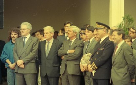 .Les Officiels ,à gauche le Ministre de l' Education Nationale - ancien Lambertiste - qui ne dédaignait pas à l'occasion de terminer des meetings  en chantant l'internationale poing brandi