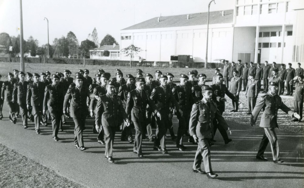 En 1970 ou 1971 Défilé à l' ETAP d'une Promotion  de la 3° Compagnie du 1° R.C.P. nouvellement brevetée.