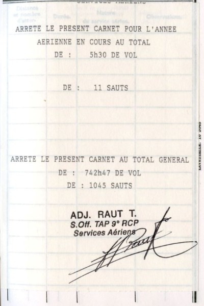 Le Carnet du Lieutenant Colonel René FERRON débute en 1969 par 4 sauts prémilitaires et 3 sauts de Brevet il est arrèté en 1997 à 1045 sauts ce qui est beaucoup pour un Parachutiste n' ayant pas été compétiteur