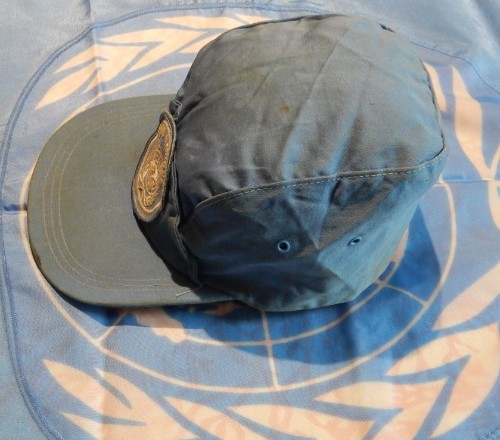     Casquette bleue de l' ONU 