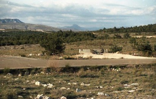   Emplacement de tir vu depuis le poste de contrôle .Pièce et attente puis départ du missile. 