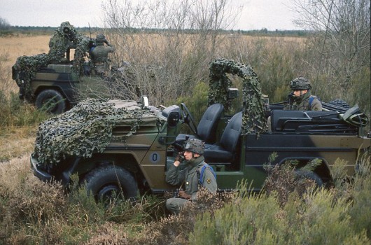 Au second plan une pièce Milan en batterie sur la colonne d'une jeep P4 qui avait remplacé les petites jeeps US de la Seconde Guerre Mondiale. 