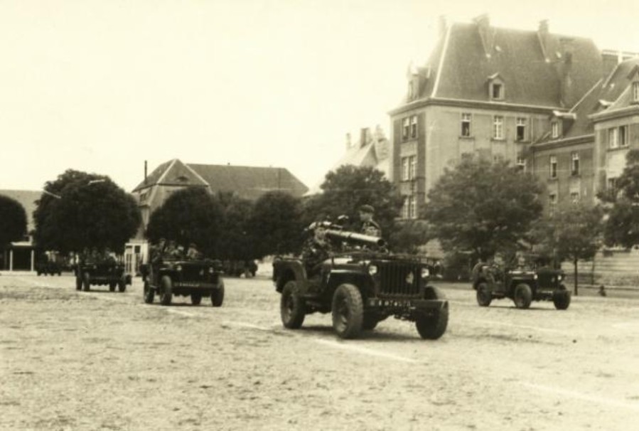    Défilé dans la caserne de Moulins-lès-Metz  