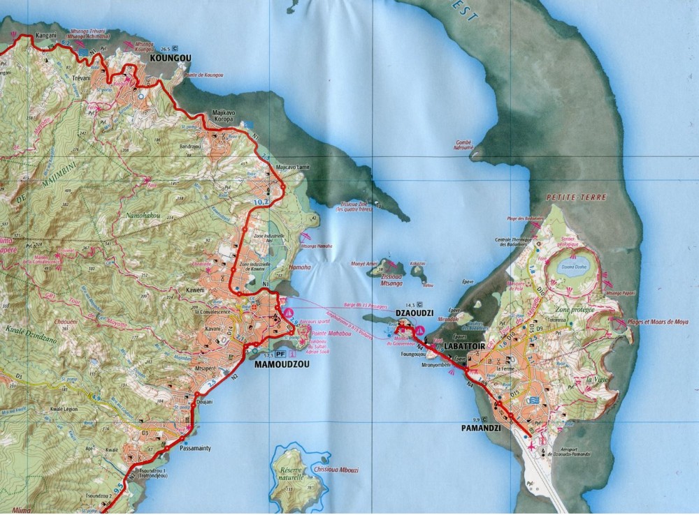  La 4°Compagnie a été incorporée au DLEM qui en a assumé le soutien et l'a accueillie dans ses cantonnements à DZAOUDZI. L'espace minuscule de la presqu'ile accueille la Sous Préfecture, le chef de corps de la Gendarmerie, le cercle officiers, le DLEM renforcé de la Compagnie Tournante. 