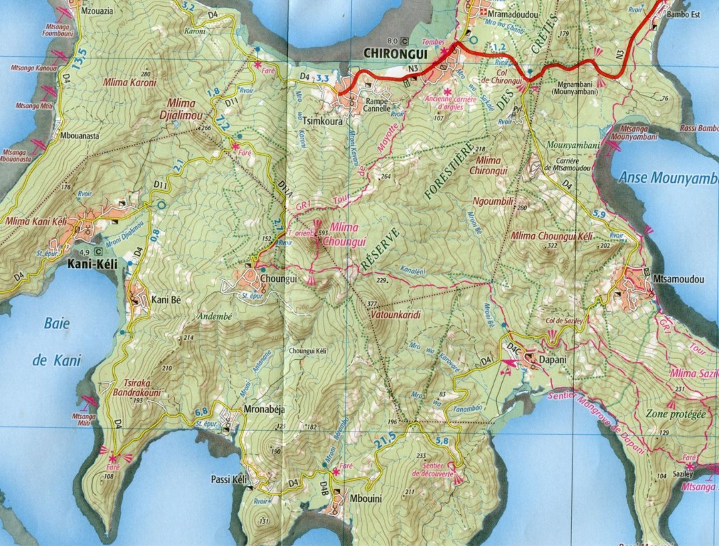 Sommet central et point le plus élevé de la presqu'ile sud de MAYOTTE le MONT CHOUNGUI.